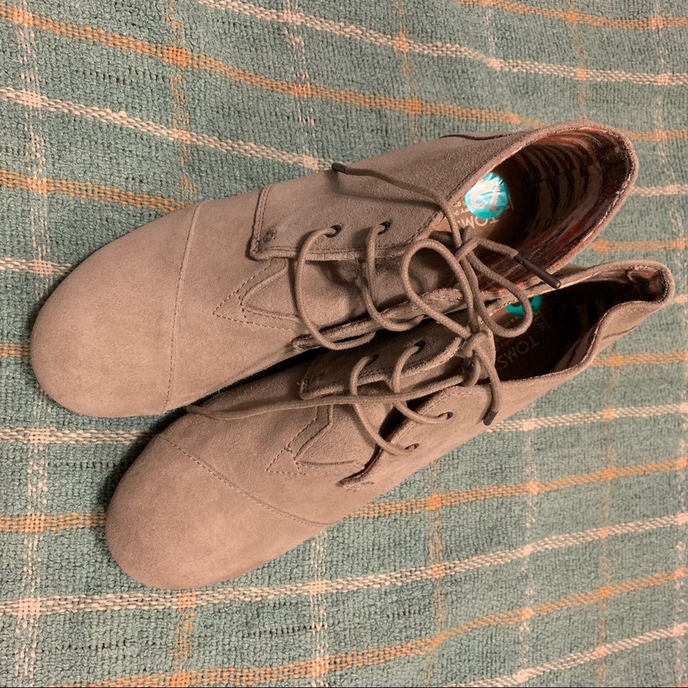 Tom’s Ankle Wedge Bootie size 12